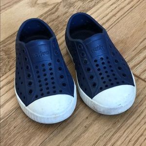 Native size 5 toddler Navy